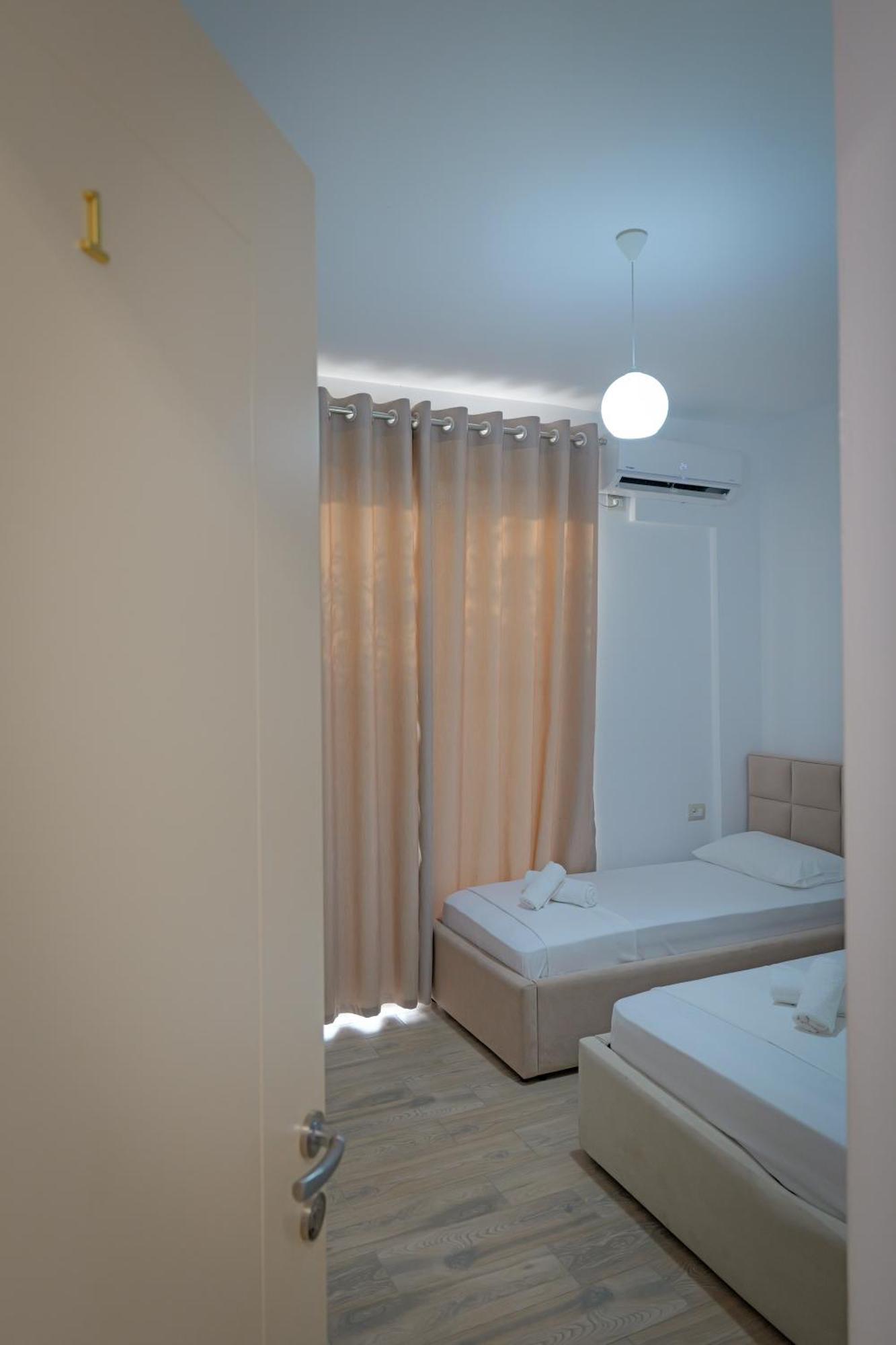 Hotel Veliaj Ксамил Экстерьер фото