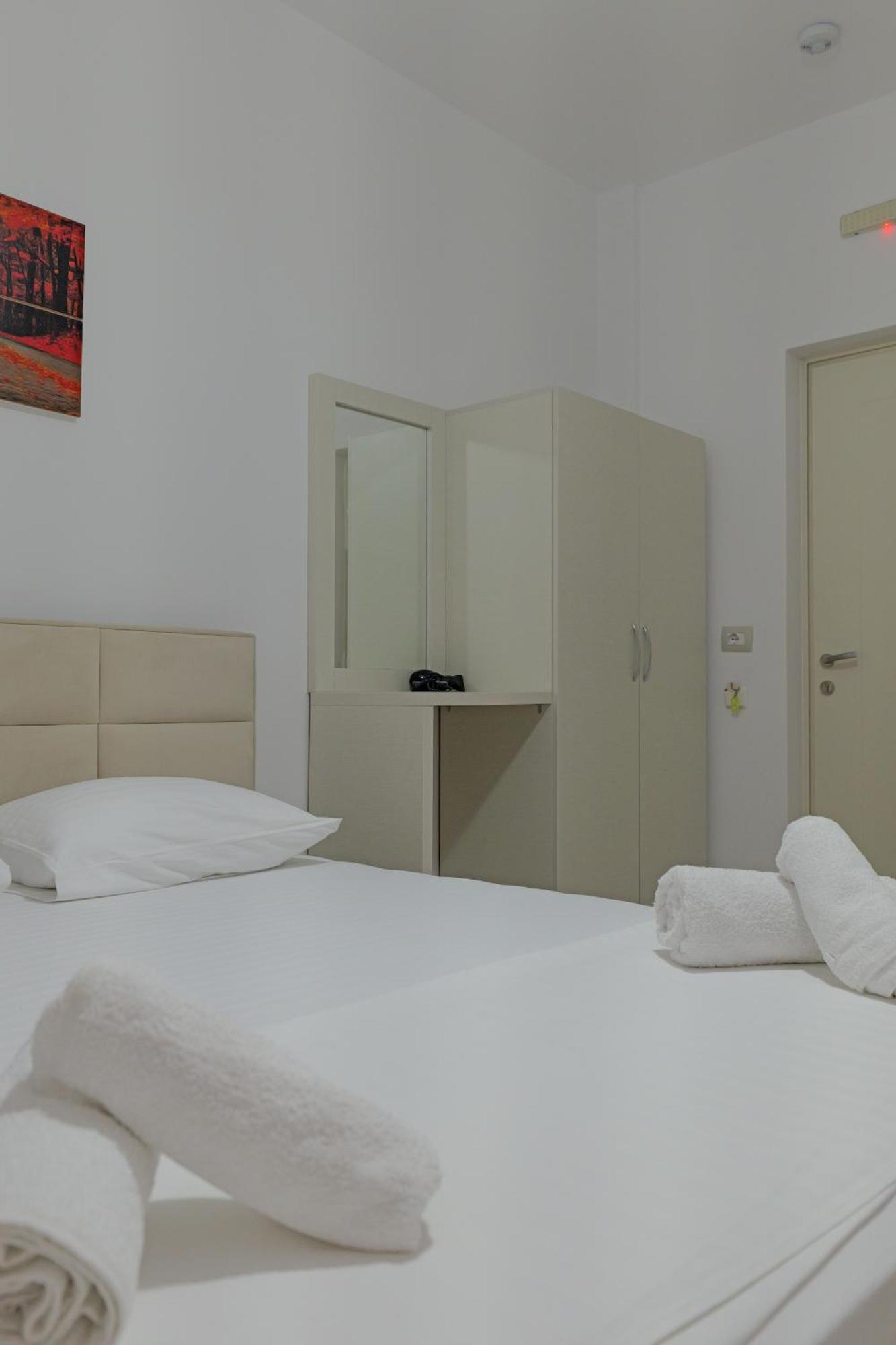 Hotel Veliaj Ксамил Экстерьер фото