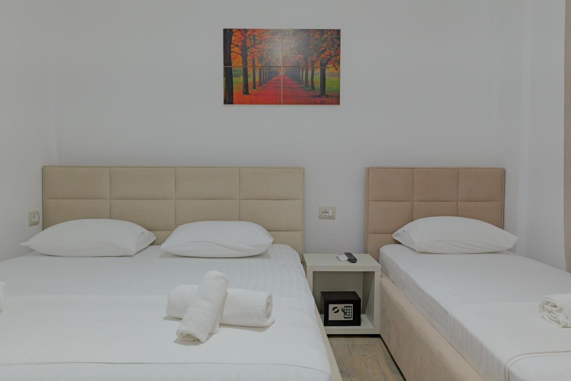 Hotel Veliaj Ксамил Экстерьер фото