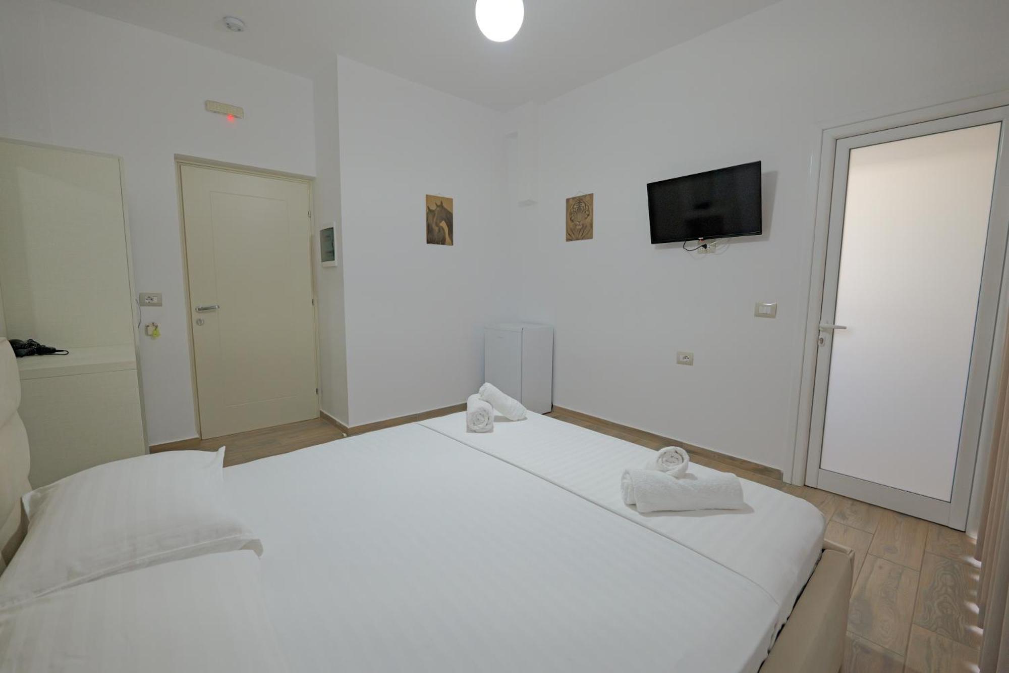 Hotel Veliaj Ксамил Экстерьер фото