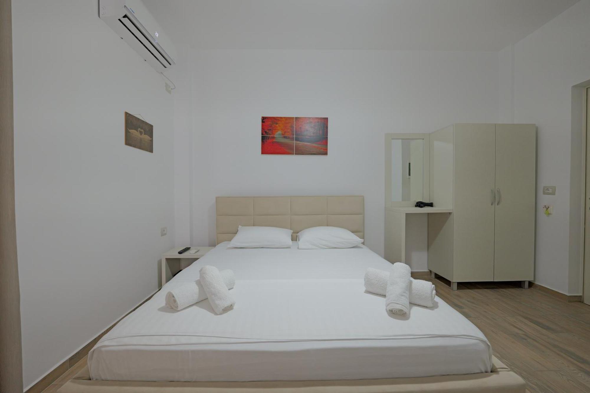 Hotel Veliaj Ксамил Экстерьер фото