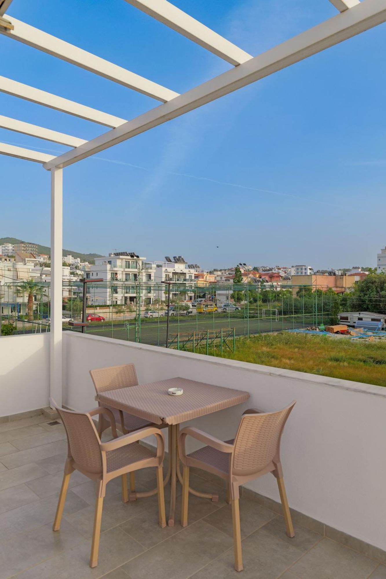 Hotel Veliaj Ксамил Экстерьер фото
