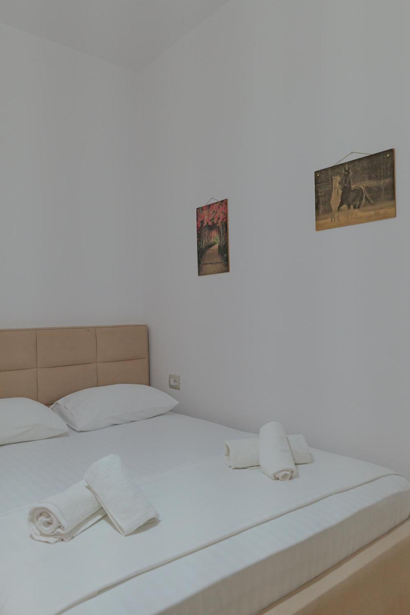 Hotel Veliaj Ксамил Экстерьер фото