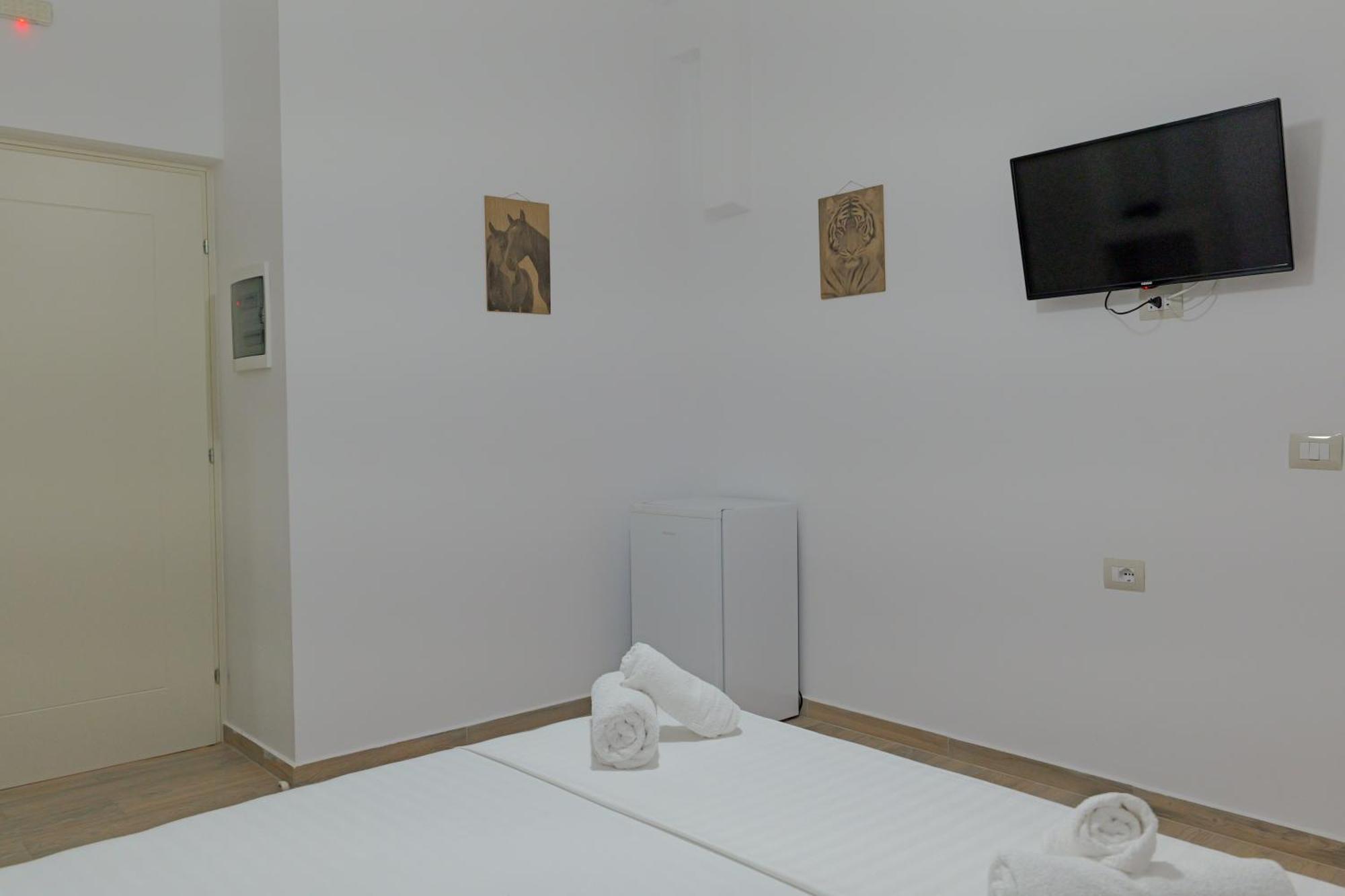 Hotel Veliaj Ксамил Экстерьер фото